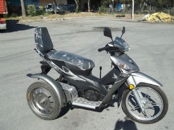 Üç Tekerlekli Motosiklet